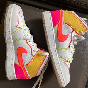 Nike Air Jordan 1 Mid SE GS "Edge Glow" (Youth size 5)